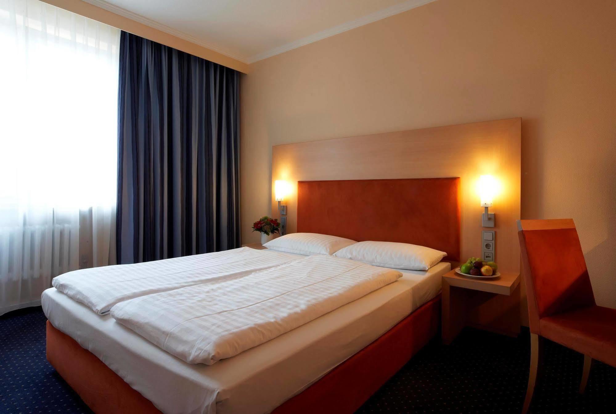 Intercityhotel Stuttgart Exterior photo