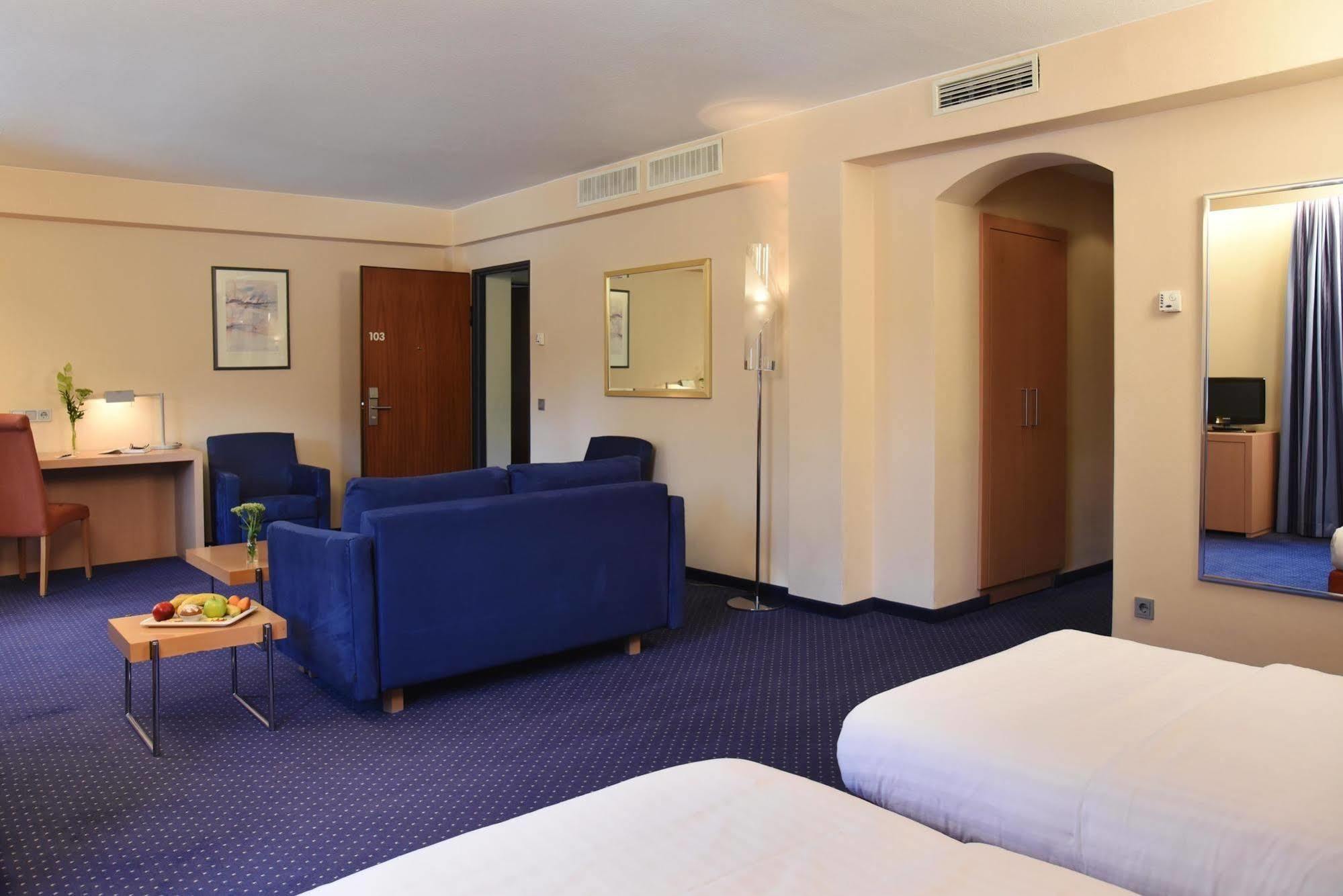 Intercityhotel Stuttgart Exterior photo